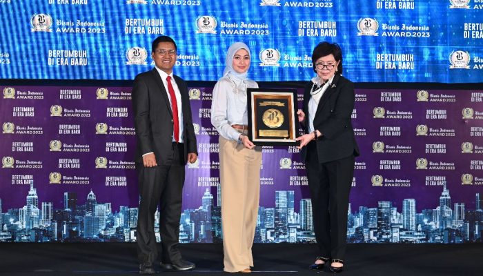 Sukses Pertahankan Kinerja Positif Selama Tiga Tahun Berturut-turut, SIG Raih Bisnis Indonesia Award 2023