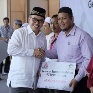 UPZ Semen Indonesia Salurkan Beasiswa Bagi 716 Siswa di Gresik