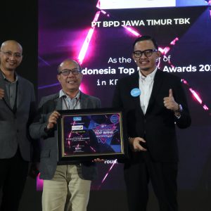 Kinerja Makin Moncer, Bank Jatim Raih Indonesia Top Bank Awards 2022