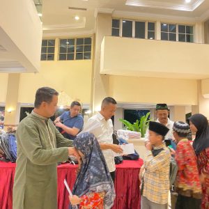 Bukit Darmo Gelar Sunset Golf Berhadiah Umroh dan Ajak Anak-Anak Yatim Piatu Bukber   