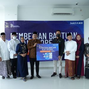 Dukung Layanan Kesehatan Berkualitas, BCA Serahkan Bantuan Alat Operasi ke RS Hasyim Asy’ari Jombang