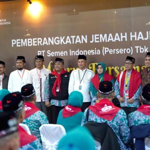 Kebahagiaan Masmuchibah, Jemaah Tertua yang Diberangkatkan SIG dari Kabupaten Gresik   