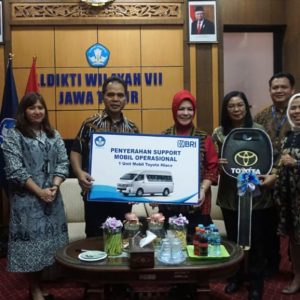 BRI Regional Office Surabaya Serahkan Bantuan Mobil Hiace untuk Operasional LLDIKTI Wilayah VII Jatim