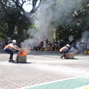 Rayakan HUT RI 78, Pelindo Regional 3 Gelar Lomba Ketangkasan Memadamkan Api Menggunakan APAR