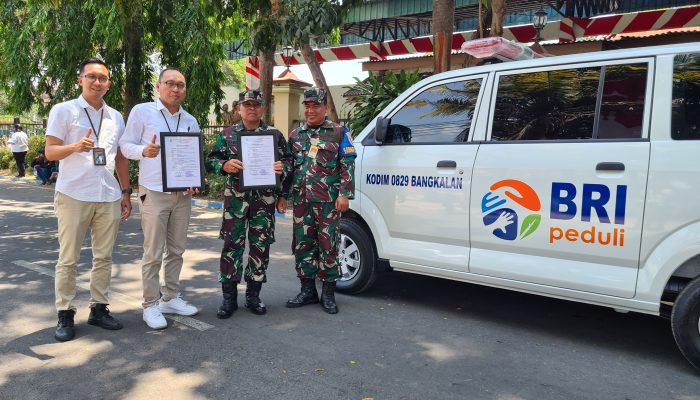 Gelar Aksi Sosial, BRI Serahkan Satu Unit Mobil Ambulance pada Kodim 0829/ Bangkalan