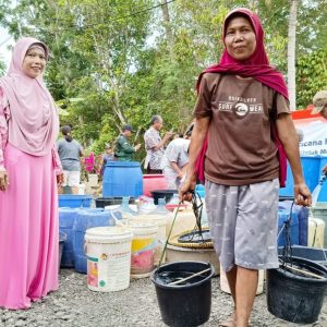 Bantu Masyarakat di Tengah Kemarau Panjang, SIG Salurkan 906 Ribu Liter Air Bersih