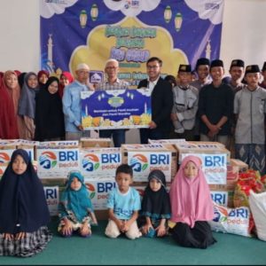 Berbagi Bahagia Bersama Anak Yatim, BRI BO Manukan Bagikan Sembako di Yayasan Islamadina Benowo