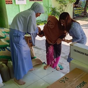 Berbagi Bahagia, BRI RO Surabaya Bagikan 1.500 Paket Sembako dan 200 Tabungan pada Warga Kurang Mampu dan Anak Yatim