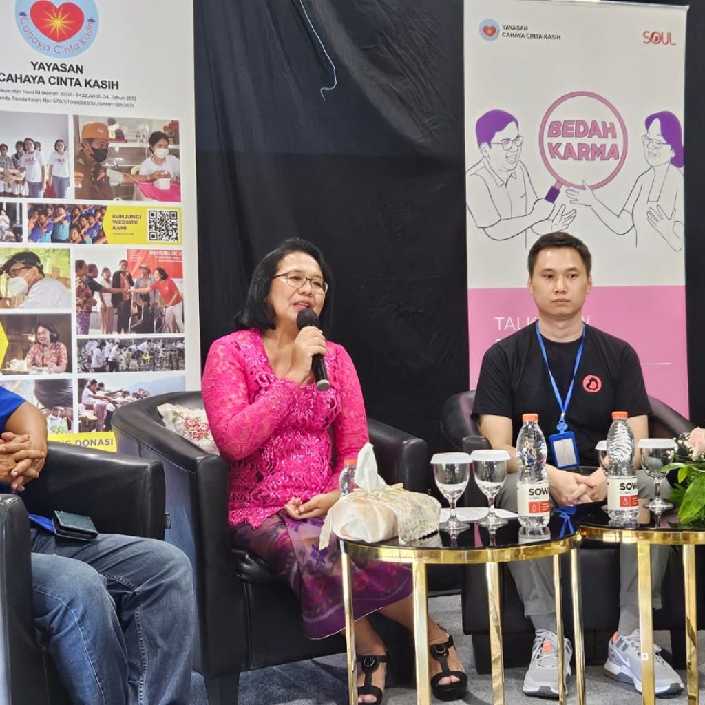 Bedah Karma : Menyelesaikan Karma dengan Cinta dan Meditasi