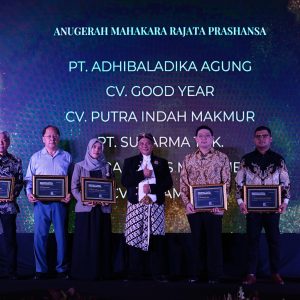 Sepuluh Wajib Pajak Rungkut Diberi Apresiasi pada Tax Gathering KPP Pratama