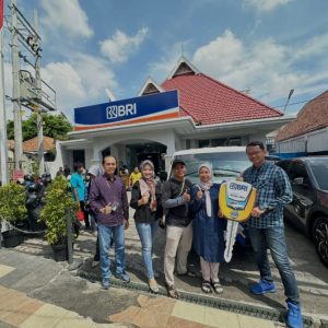 Nasabah BRI BO Kusuma Bangsa Raih Hadiah Mobil Program Undian PHS Periode I/2024 