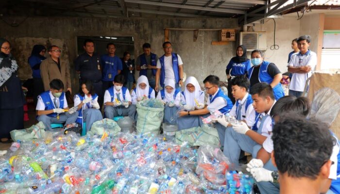 Allianz Peduli Membangun Generasi Peduli Lingkungan dengan “Waste Management Goes to School”