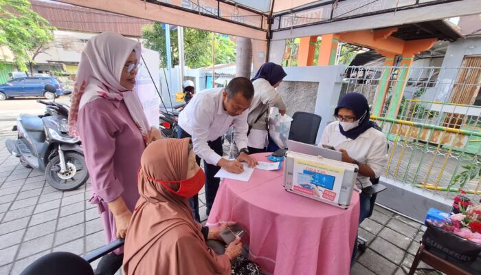 BRI BO Kertajaya & Kimia Farma Gelar Check Kesehatan Gratis untuk Nasabah Pensiunan BRI