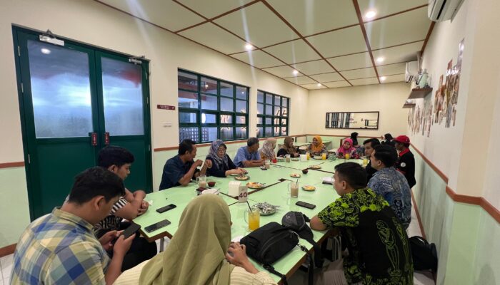 Dorong Transaksi Digital dan Penyaluran KUR, BRI BO Kertajaya Unit Mejoyo Gelar Gathering dengan Pedagang Pasar Soponyono