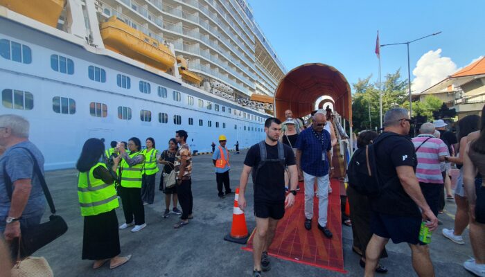 Anthem of the Seas, Kapal Cruise Terbesar Sukses Singgah di Pelabuhan Benoa