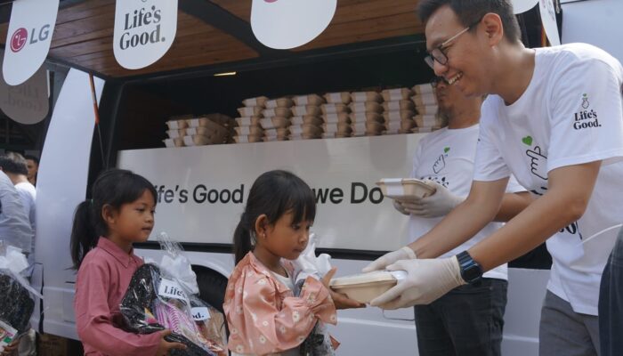 Gelar Lebaran Sehat, LG Bagikan 1,000 Paket Makanan dan Cek Kesehatan Gratis untuk Masyarakat