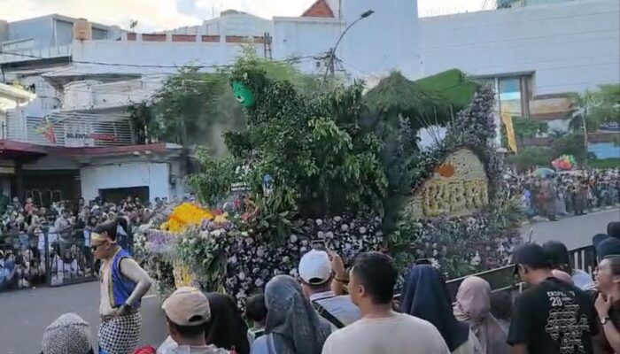 BRI BO Kaliasin Hadirkan ‘Timun Mas’ di Parade Surabaya Vaganza
