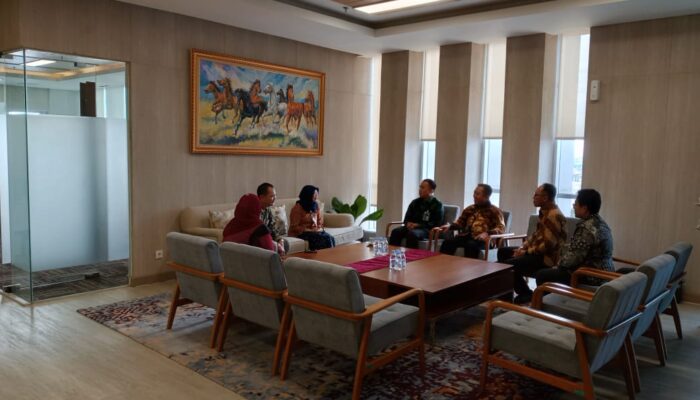 RCEO BRI Region 12 Surabaya Silaturahmi dengan OJK Jawa Timur