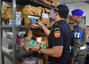 Operasi Gabungan Satpol PP Surabaya dan Bea Cukai Sidoarjo Ungkap Peredaran 500.000 Rokok Ilegal