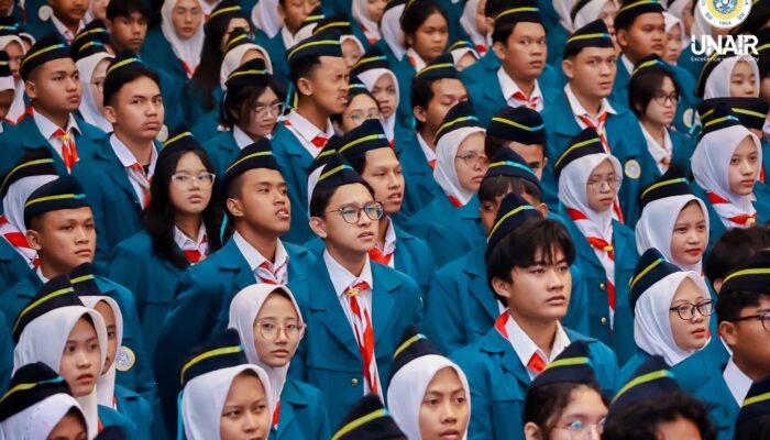 Unair Kukuhkan 9.437 Mahasiswa Baru dari Berbagai Jalur dan Negara