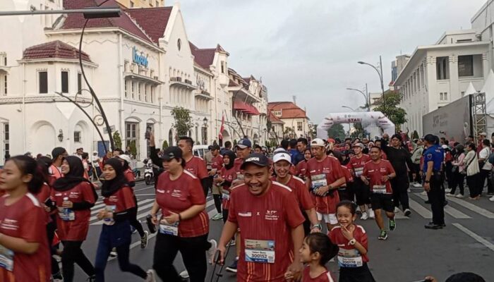Ribuan Pelari Ramaikan Heritage Fun Run 2025 Bank Indonesia di Surabaya.