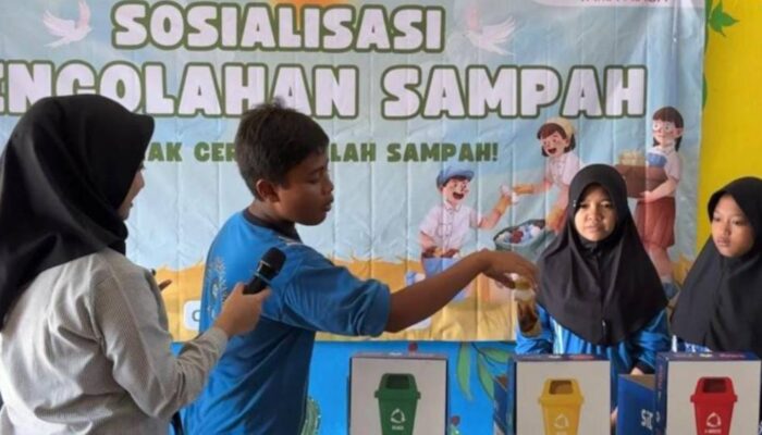 Pertamina Patra Niaga FT Tuban dan Mahasiswa PPNS Gelar Edukasi Pengelolaan Sampah di SDN 2 Remen