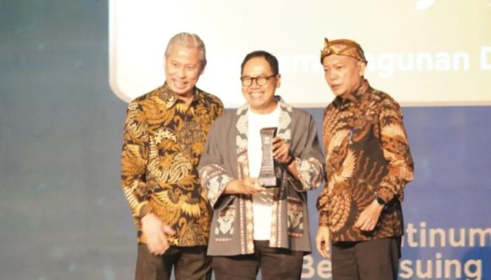 Bank Jatim Raih Penghargaan Platinum sebagai Best Issuer Bank di Prima Awards 2025
