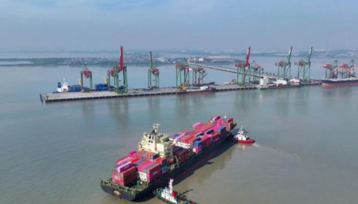 TTL Sambut Kapal Perdana MV Highway di Dermaga Internasional Tanjung Perak