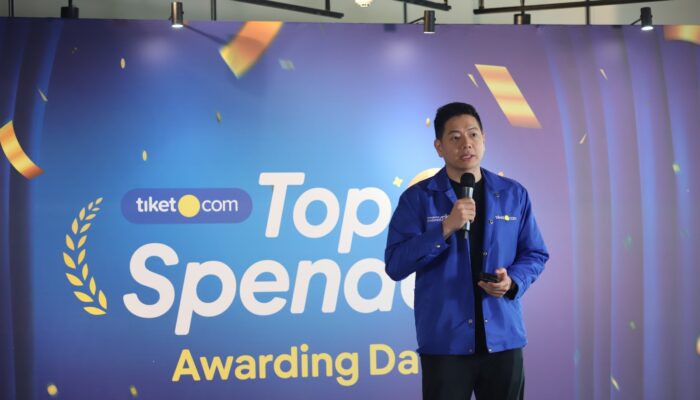 Vincent Asal Surabaya Sabet Hadiah Utama Mobil Listrik dari Program Loyalitas Top Spender 2025 tiket.com