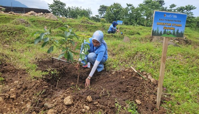 StatsMe Pilih Aksi Tanam Pohon Produktif untuk Maknai Hari Ibu
