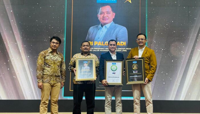 JNE Borong Tiga Penghargaan di Marketing & Halal Summit 2026