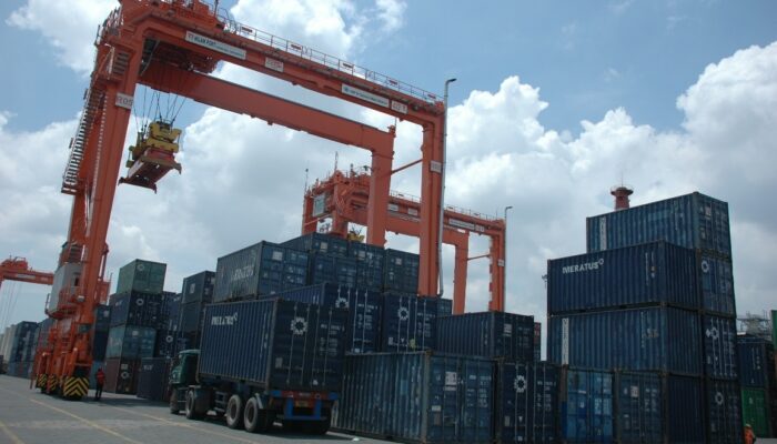 Bongkar Muat Kapal di Sejumlah Pelabuhan Molor, Biaya Logistik Kian Mahal