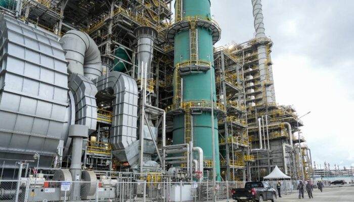 Presiden Prabowo Resmikan RDMP Balikpapan, SIG Suplai 115.609 Ton Semen