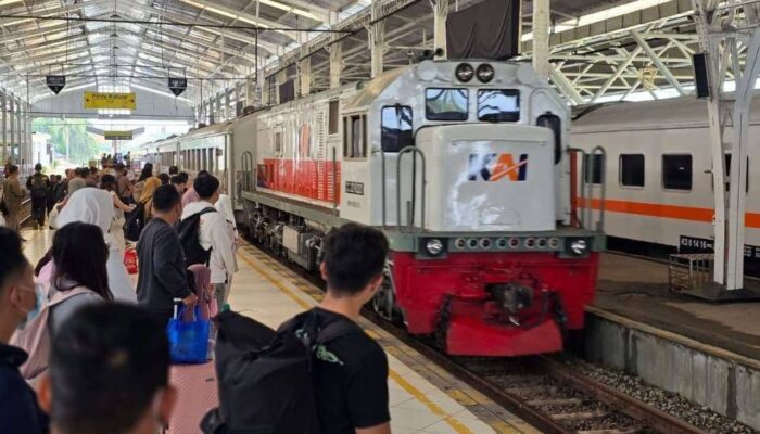 Mudik Lebaran 2026, Okupansi Kereta Api di Daop 2 Bandung Lampaui 100 Persen