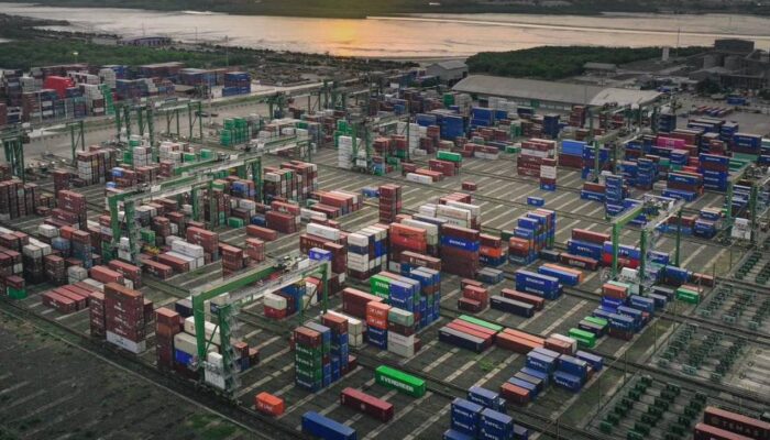 Topang Logistik Jatim, Terminal Teluk Lamong Catat Kenaikan Arus Petikemas Signifikan