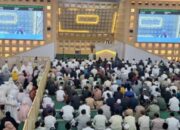 Idulfitri 1447 H: Ribuan Jemaah Padati Masjid Raya Islamic Center Jatim, Khatib Tekan Kan Pentingnya Menjaga Lisan