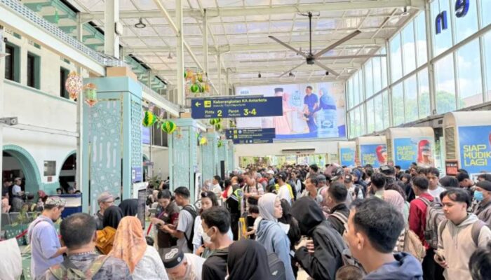 Lonjakan Arus Balik Lebaran, KAI Catat 221 Ribu Penumpang KA Jarak Jauh dalam Sehari