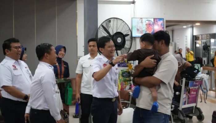 Tinjau Arus Balik, Dirut KAI Catat Lonjakan Penjualan di Jember-Surabaya