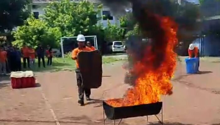 Bogasari Latih 40 Warga Sidoarjo Tanggulangi Kebakaran Sejak Dini