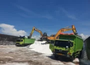 Garam Impor hampir 15 Ribu Ton dari Australia Dibongkar di Cirebon