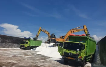 Garam Impor hampir 15 Ribu Ton dari Australia Dibongkar di Cirebon