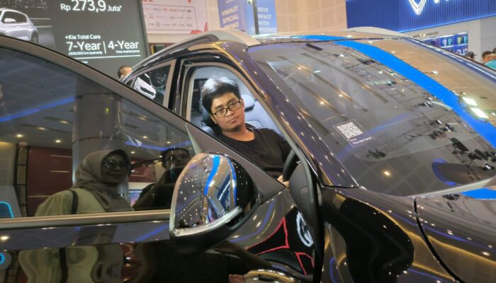 Antusias Lihat Pameran, Masyarakat Ingin Tahu Perkembangan Teknologi Otomotif EV Terbaru  