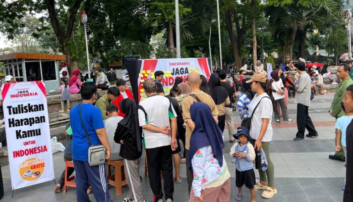 Dari Taman Bungkul, Warga Gaungkan Semangat Optimisme dan Persatuan Bangsa