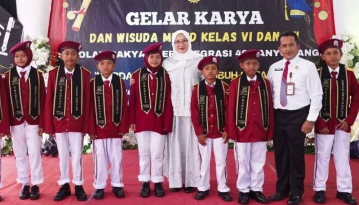 Putus Sekolah, Kini Tiga Siswa Banyuwangi Lulus SMA