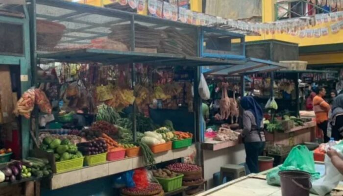 Libur Sekolah, Pedagang Pasar Soponyono Rungkut Surabaya Keluhkan Pembeli Sepi
