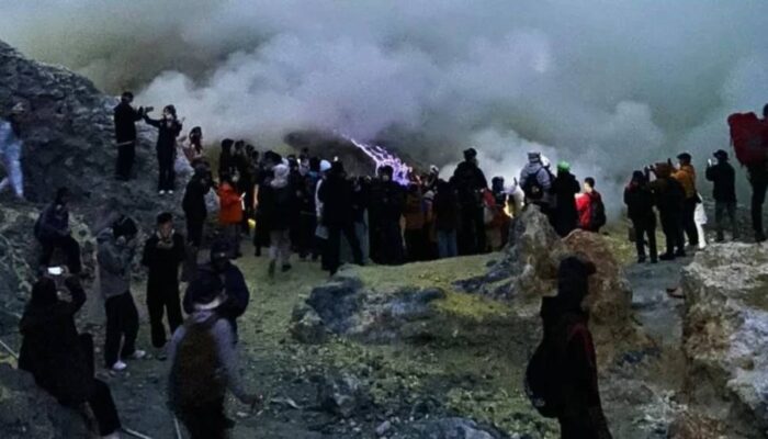 Kawah Ijen Segera Dilengkapi Panic Button, Respons Darurat Wisatawan Lebih Cepat
