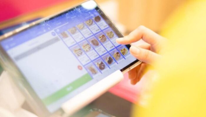 Perkuat Literasi Digital UMKM, Kasir Pintar Hadirkan Kampanye Branding di Rangkaian KRL Jabodetabek dan Solo-Yogya