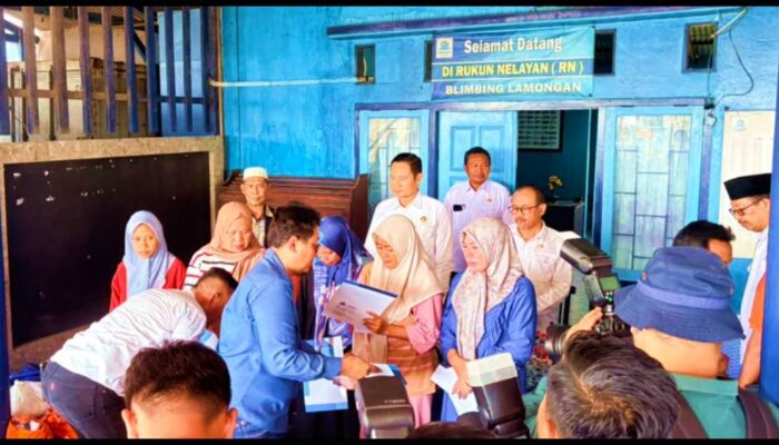 Musibah KMN Entok, PT Dok Pantai Lamongan Salurkan Bantuan dan Dukungan Moral untuk Keluarga Nelayan