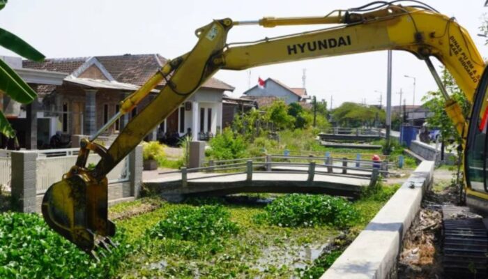Antisipasi Banjir Musim Hujan, Pemkab Sidoarjo Geber Normalisasi Sungai di Tanggulangin dan Candi