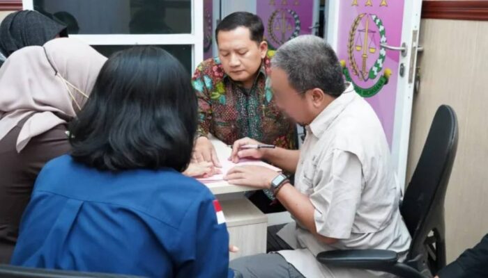 DJP Jatim II Serahkan Tersangka HT ke Kejari Sidoarjo, Kasus Pajak Rp996 Juta Masuk Penuntutan